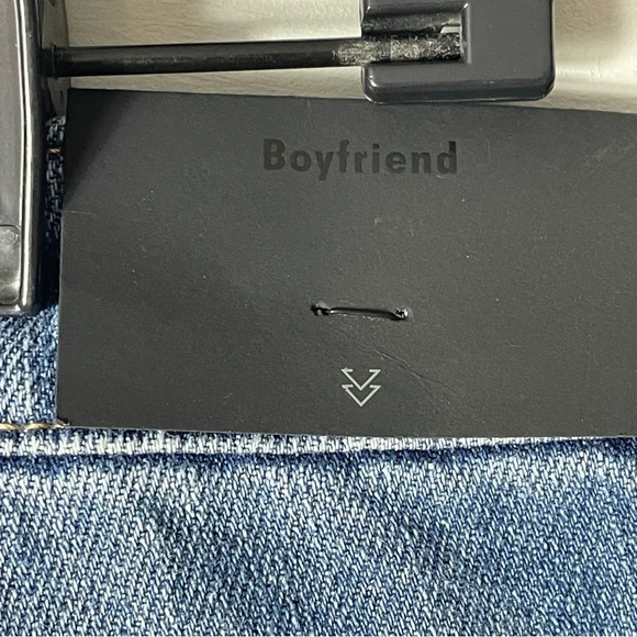 NWT Vervet Distressed Cropped Boyfriend Jeans Size 28 - Picture 6 of 10